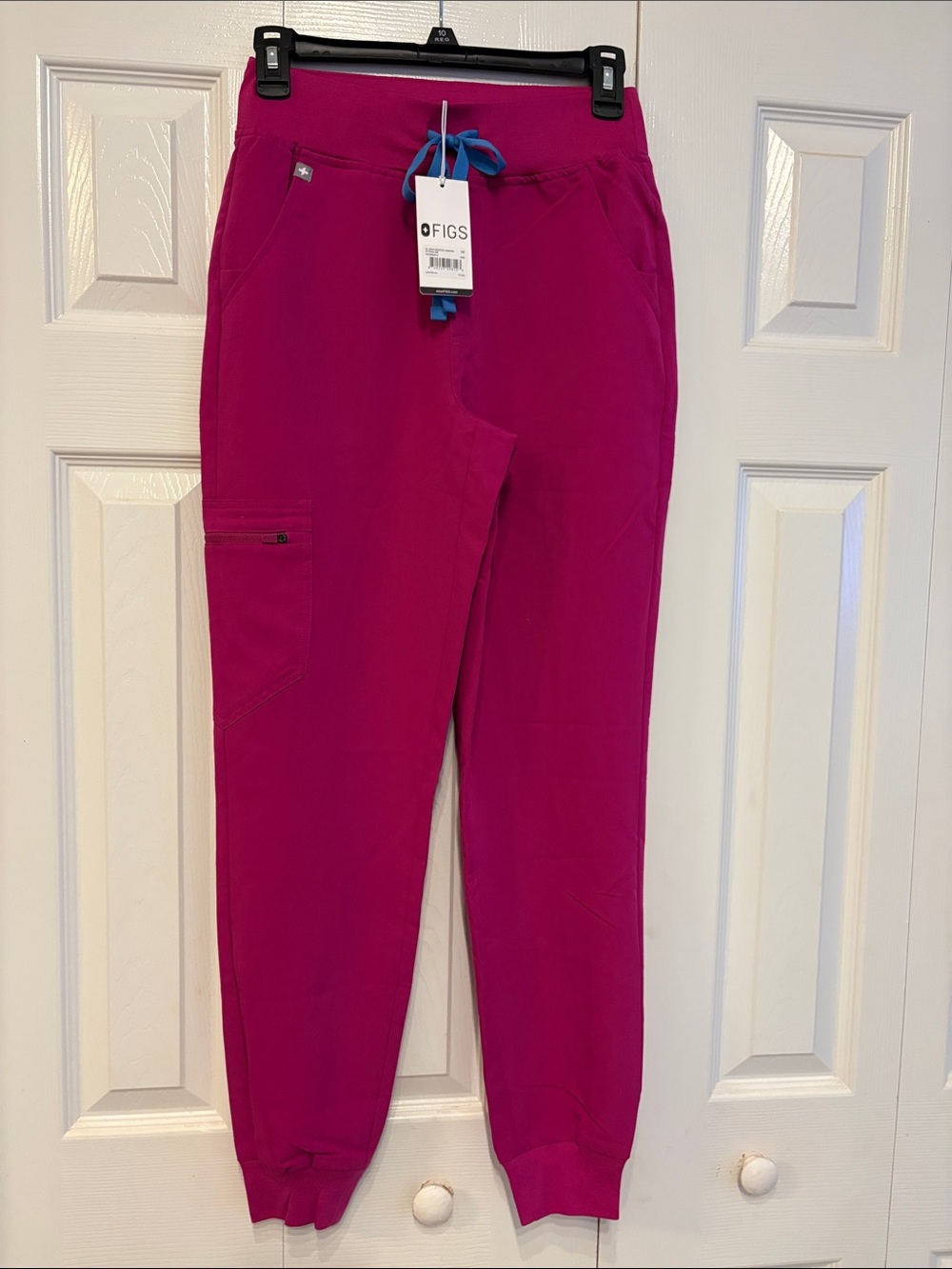 FIGS Women’s Pink scrubs Joggers with Blue Drawstring 682